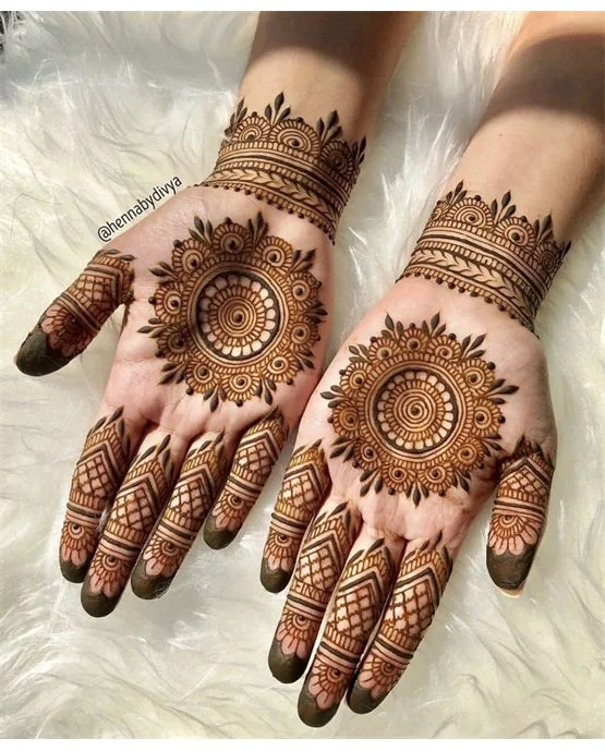 Chain Inspired Luxurious Simple Full Hand Mehndi Design Chain Inspired Luxurious Simple Full Hand Mehndi Design